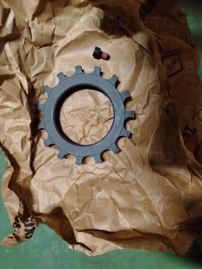 21912834 Гайка М80х2 ступицы задней