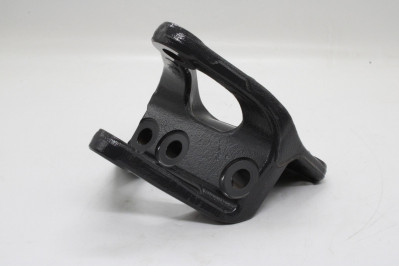 1948336 Кронштейн рессоры передней