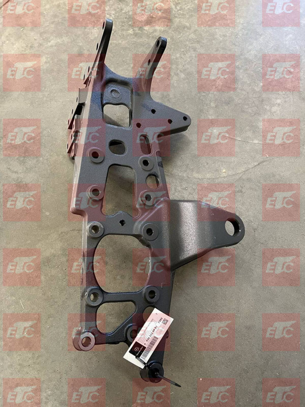 A93032204017390 Кронштейн перед. рессоры — 1