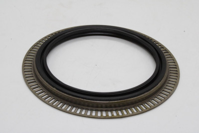 ST 66890371 Сальник задней ступицы с кольцом ABS 145*175*15,5WD