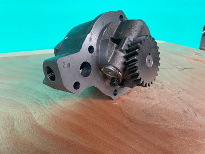 3042378 Насос масляный