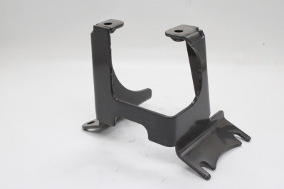 VO 22290093 Кронштейн защиты картера