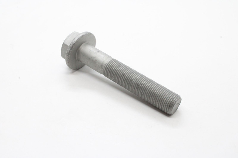 N000000005566 Болт М18*1,5 — 2