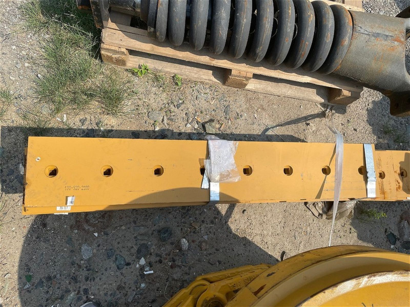 130-920-2180 Нож отвала центральный — 1