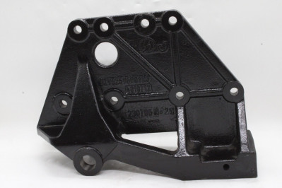 DZ95259690103 Кронштейн передней рессоры задний левый