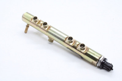 0445224013 Рампа топливная ISF3.8