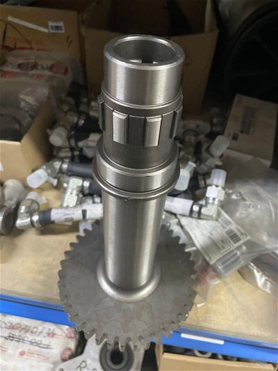 3030900094 Вал привода насоса КПП с шестерней