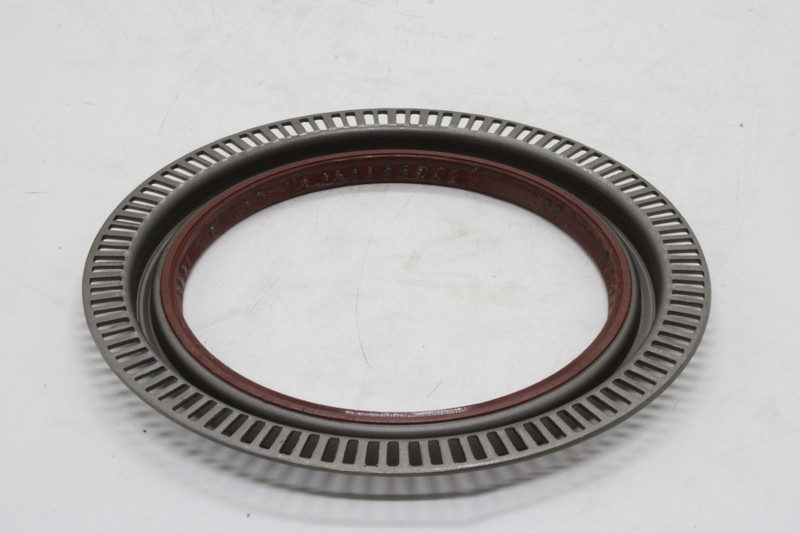 B1FUD5SLSF Сальник задней ступицы с кольцом ABS 145*175*15,5WD — 1