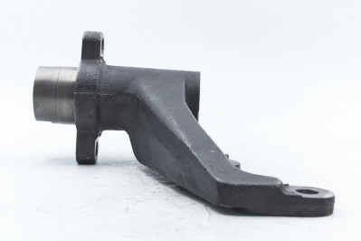 81503100319 Кронштейн тормозной камеры слева