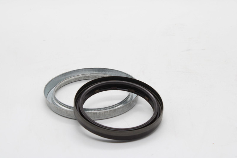 VO 22470871 Cальник выходного фланца раздаточной коробки — 1