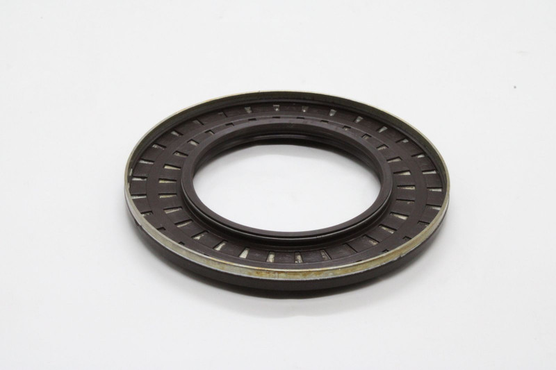 8101143SX Сальник хвостовика редуктора 90*151*10/15 — 3