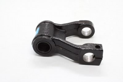 SZ970000026 Серьга рессоры передней