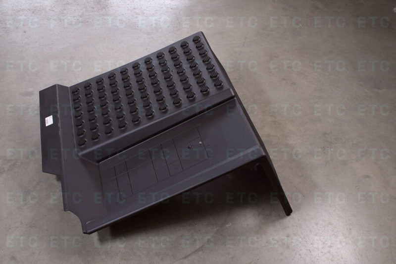 VO 22078082 Крышка АКБ FH4 — 2