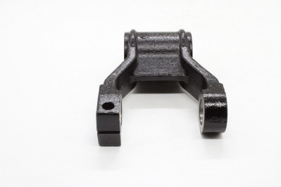 SZ970000026 Серьга рессоры передней