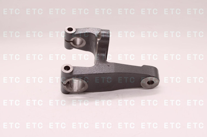 DT 125757 Кронштейн передний рессоры задний правый — 2