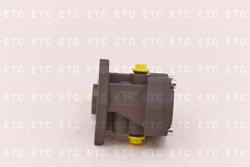 0440020045 Насос подкач. шестеренный D2876 — 2