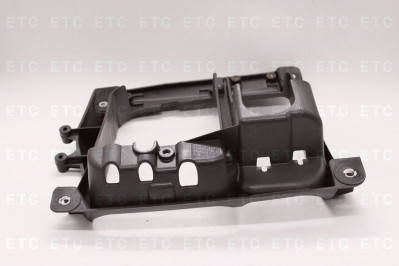 81251155007 Кронштейн фары слева