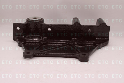 81413016163 Кронштейн передней рессоры слева