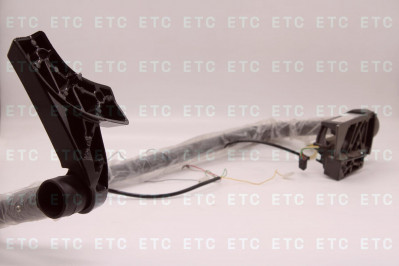 AC82417284 Кронштейн зеркала правый