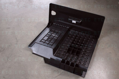 VO 22078082 Крышка АКБ FH4